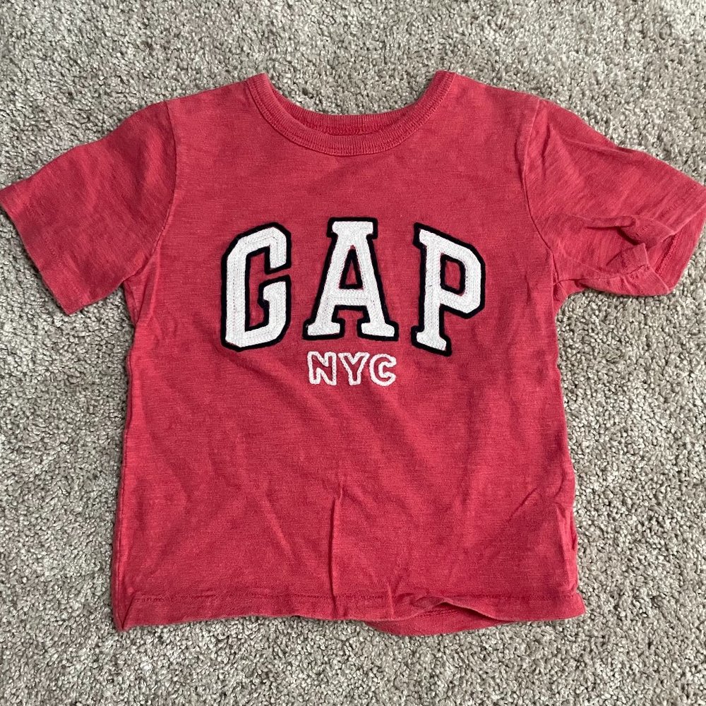 😎 Red Baby Gap T-shirt Size 3T (Boys) 😎